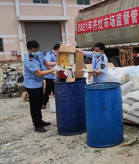 產(chǎn)品銷(xiāo)毀|強(qiáng)監(jiān)管?chē)?yán)執(zhí)法！丹灶集中銷(xiāo)毀3000多件罰沒(méi)物品